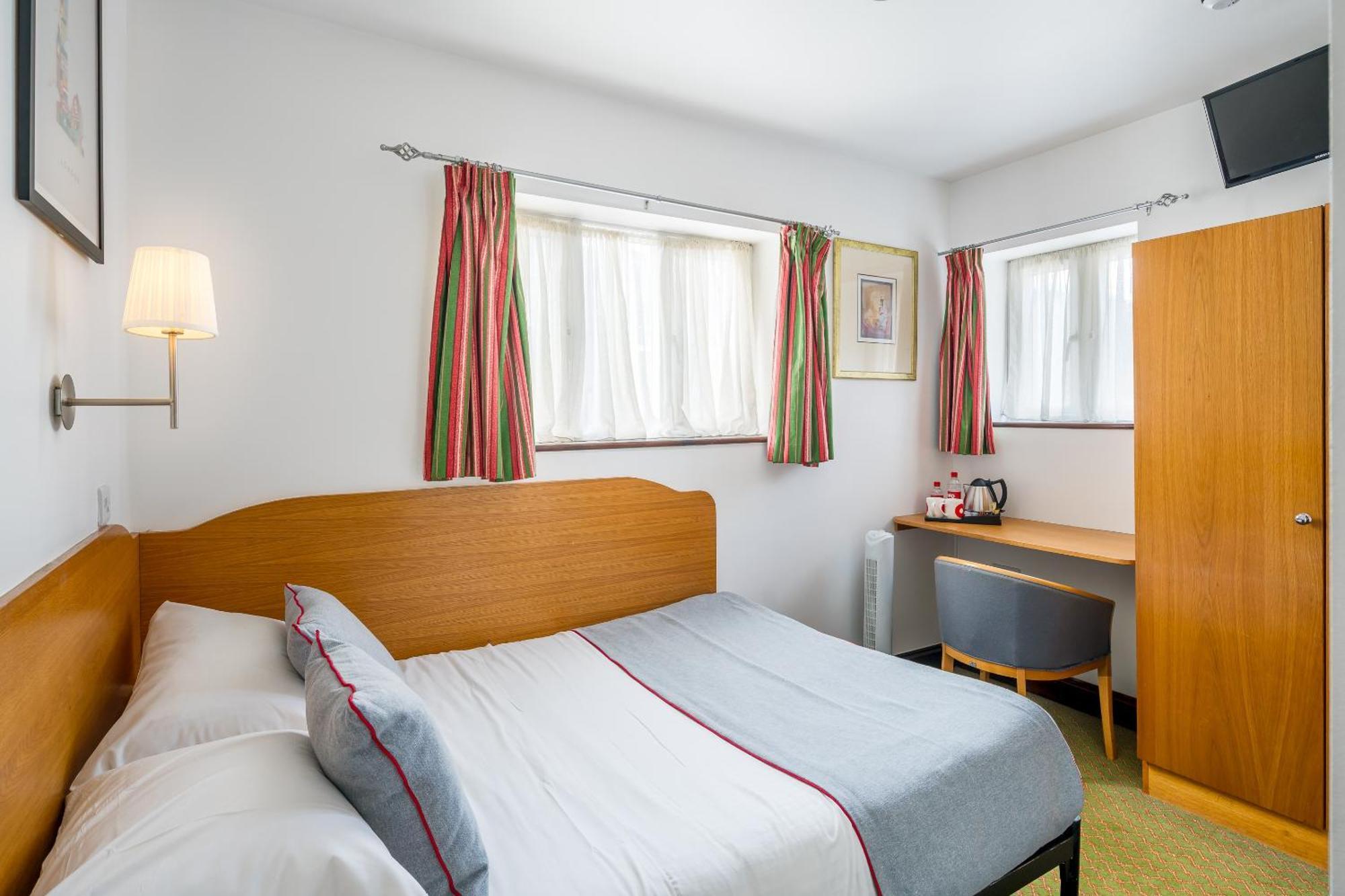 Oyo Abbey Hotel, London Shepherd'S Bush Market Exteriör bild